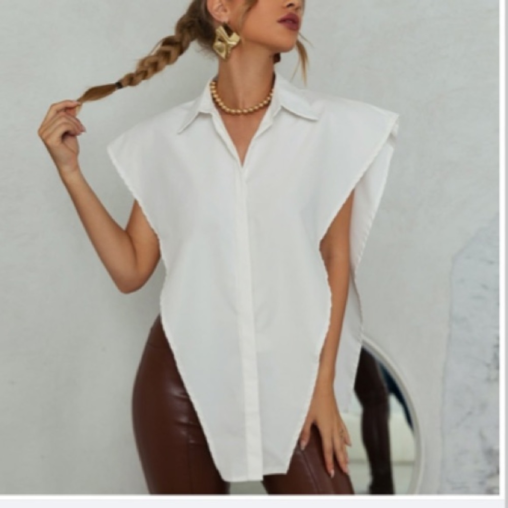 Stunning batwing button down shirt. Sideless.